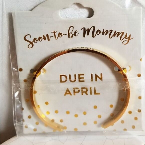 APRIL Soon To Be Mommy Due In Engraved Bracelet - Picture 3 of 8